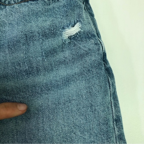 EVERLANE Women's Light Wash Denim Shorts Raw Hem Disstressed Size 23 - Picture 3 of 11